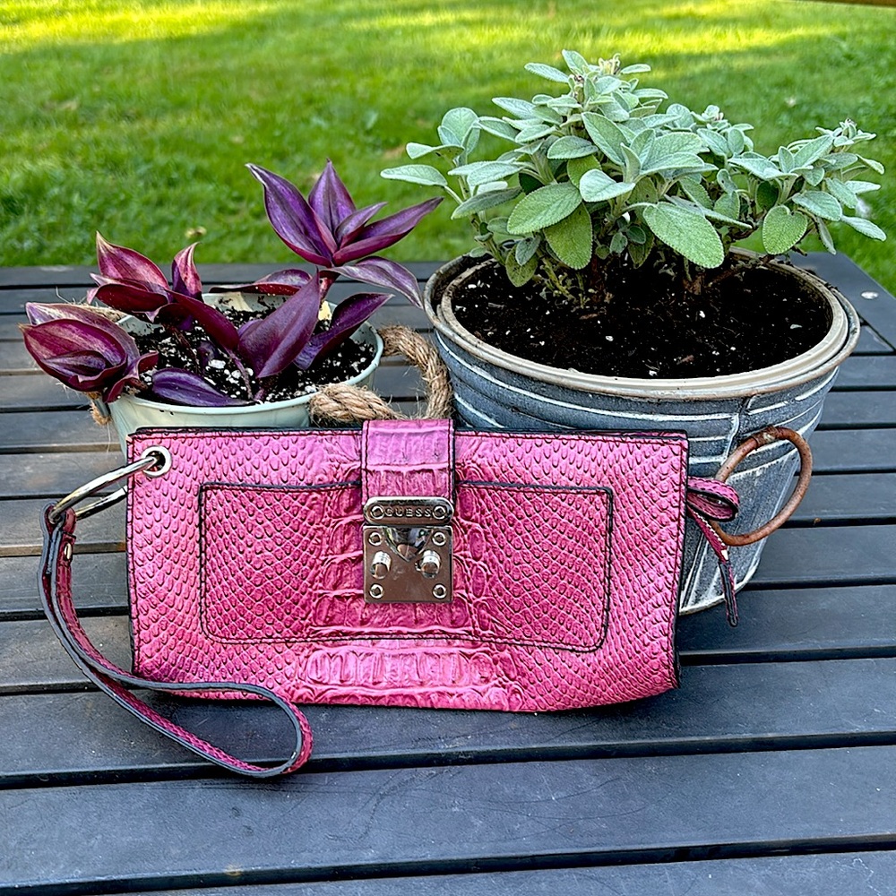 Guess Bags pink crocodile print clutch. Excellent condition. Barely used.